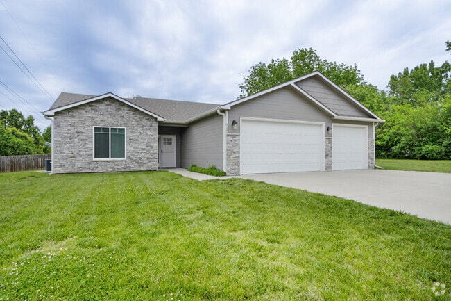 Building Photo - 915 Fairman Dr Rental