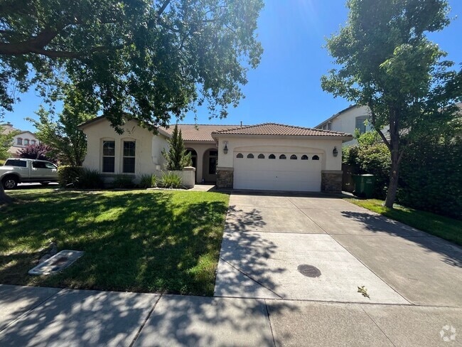 Building Photo - Beautiful 3bed/2ba/ 1757SF / 3-Car tandem ... Rental