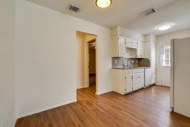 Photo - 6204 Linda Ln