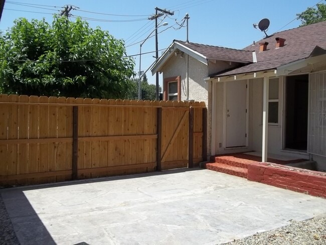 Photo - Super clean Fresno High home, close to the...