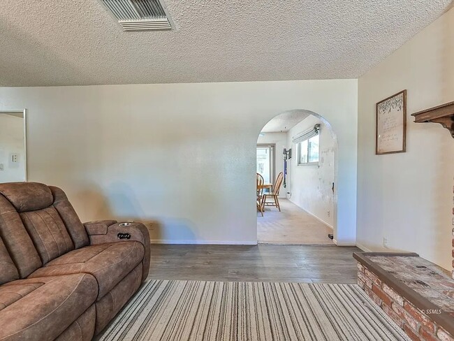 Photo - 301 S Valley St