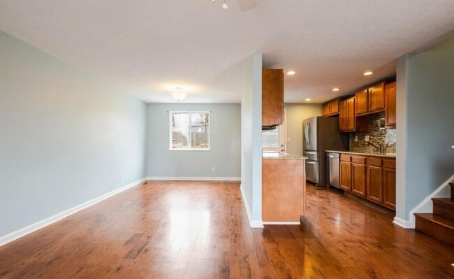 Photo - Newly Renovated Hillview Bi-Level! House