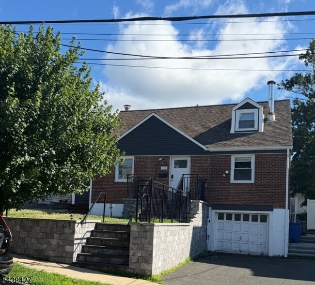 Photo - 174 Leonard Pl