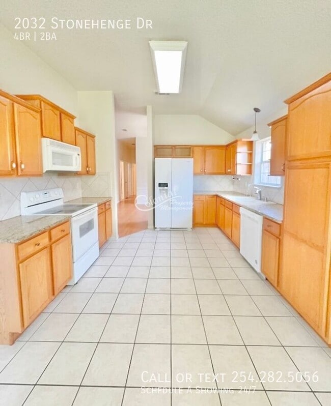 Photo - 2032 Stonehenge Dr