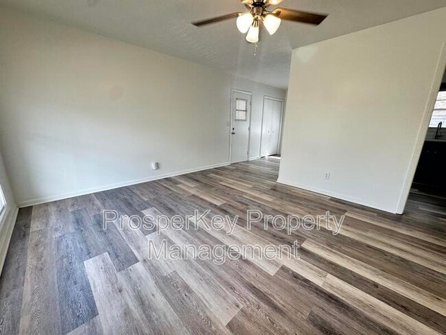 Photo - 5730 Teresa St