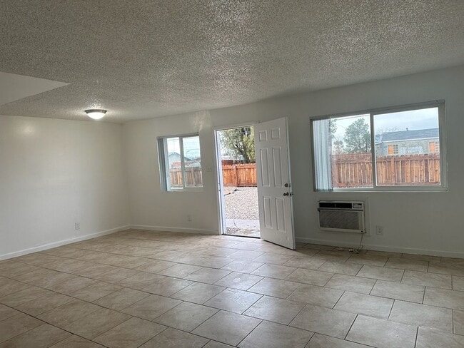11895 White Ave Unidad 3