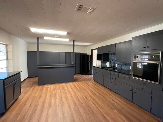 Photo - 1501 Hill Way Dr