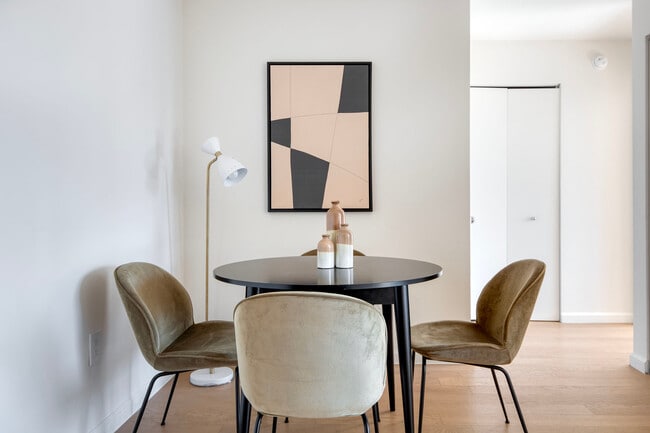 Photo - 255 W 94th St Unidad FL9-ID2155