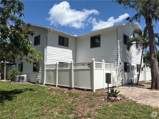 Building Photo - 7737 Tamara Lee Ct Unit 102 Rental