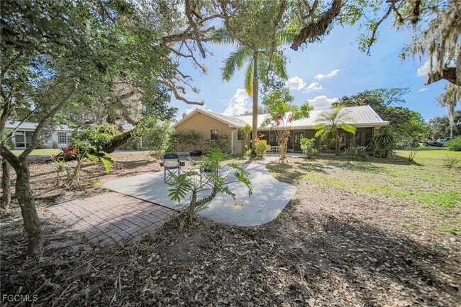 Building Photo - 1250 Riverbend Dr