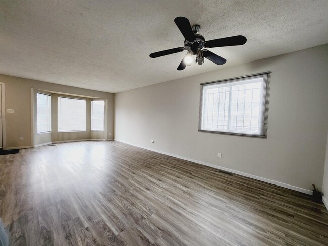 Photo - 3432-3442 42 St NW