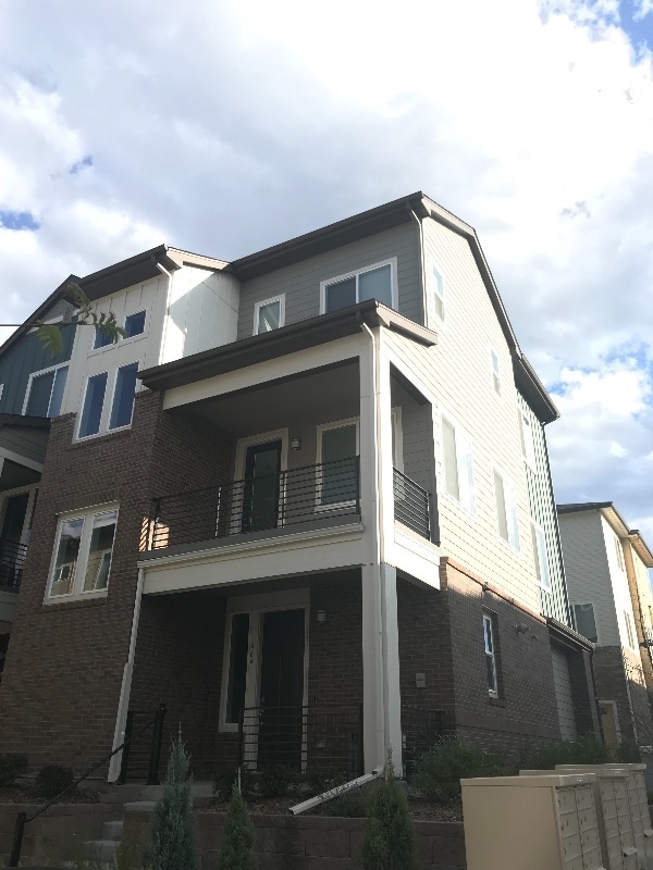 Building Photo - 664 E Hinsdale Ave Rental
