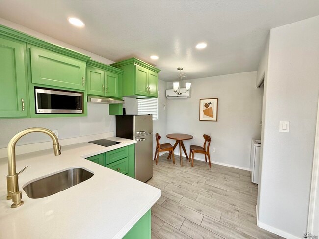 Photo - 640 S 1st Ave