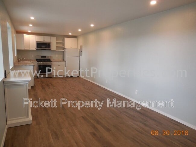 Photo - 307 E 30th St