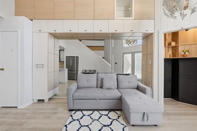 Photo - 10855 Meadowglen Ln Unit 823