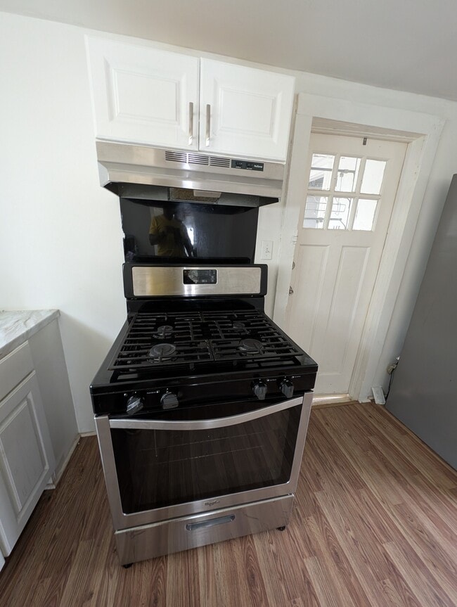 Propane Stove - 314 Colfax St