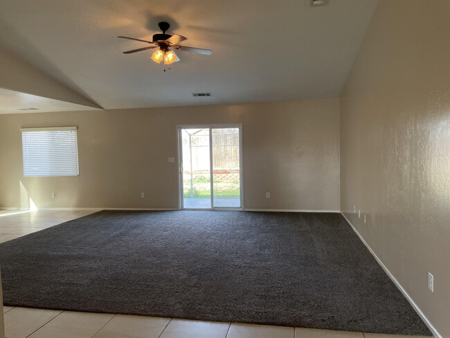 Photo - 5905 Ebro St