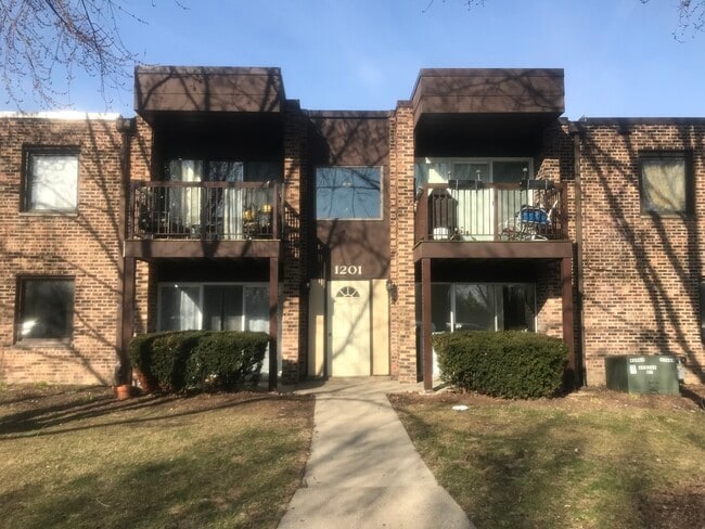 Building Photo - 1201 Pleasant Run Dr Unit 311