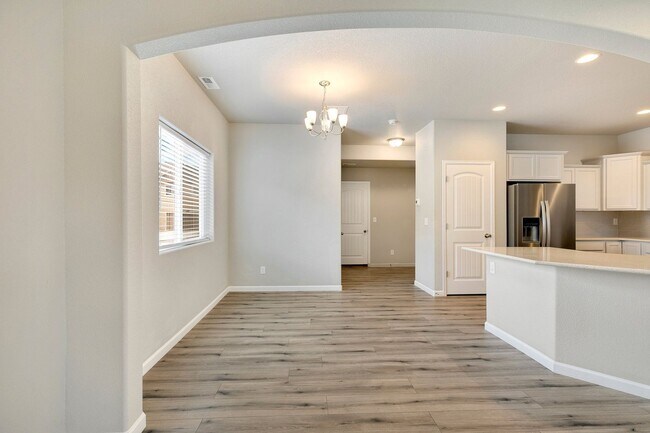 Photo - 875 Petra Heights