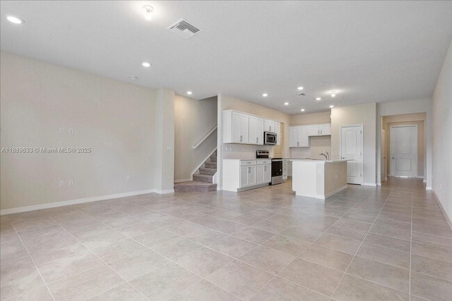 Photo - 2108 Appleton Cir N