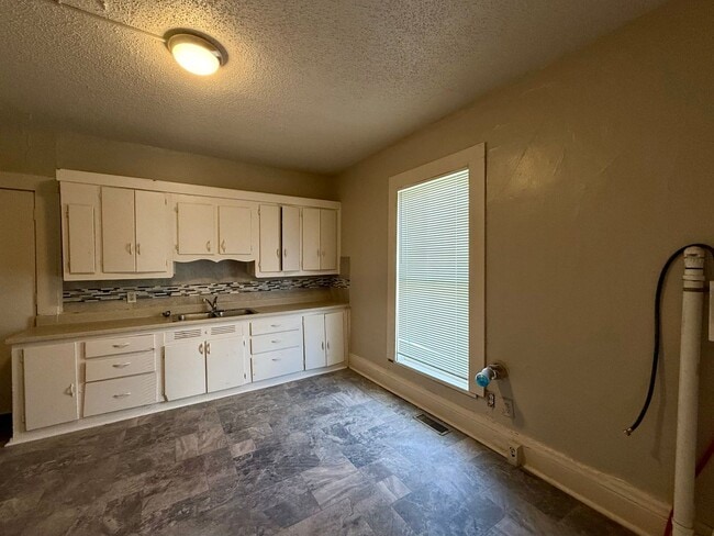 Photo - 1445 S Hydraulic Ave