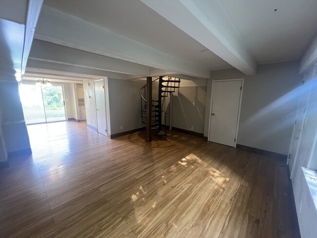Building Photo - 141 Bradley St Rental