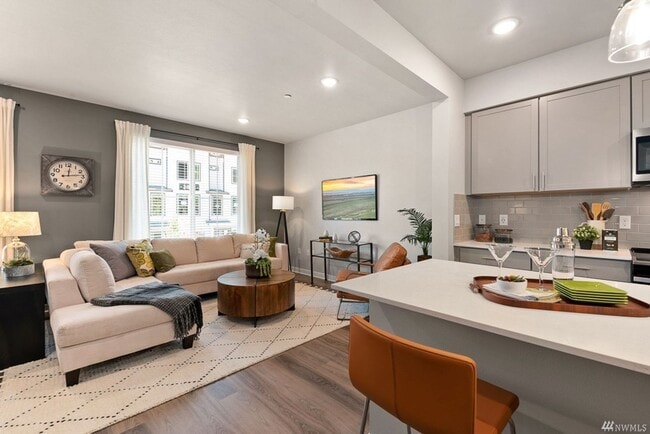 Photo - Beautiful recently built 3 bedroom 2.5 bathroom townhome in Lake Stevens!!