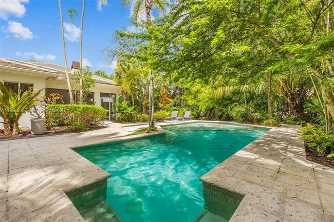 Photo - 755 Tiziano Ave