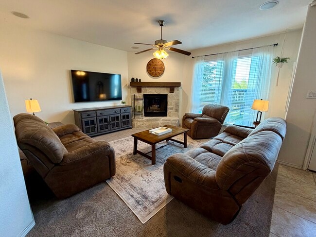 724 Gold Hill Trl