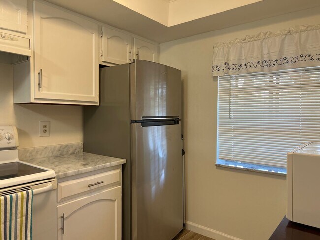 Photo - Venice, FL Mission Lakes 2BR/2BA Condo Located Just Off-Island Unidad 174