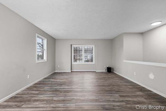 Photo - 952 Woodside Dr