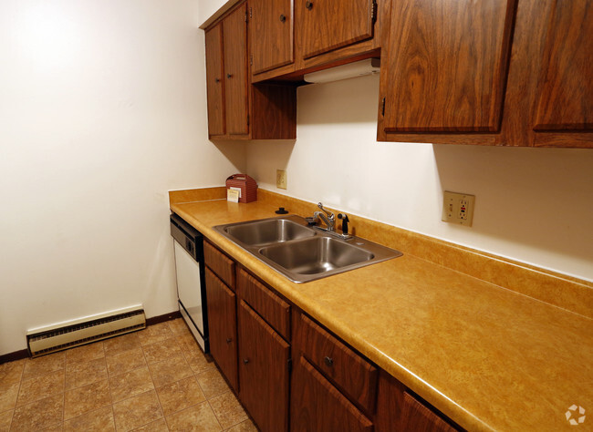 Kingston Court Apartments - Oregon, OH | ForRent.com