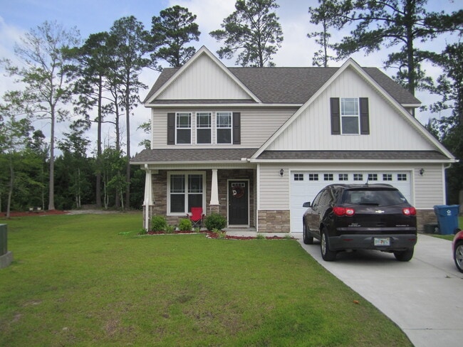 Large family home with fenced back yard in... - Large family home with fenced back yard in...