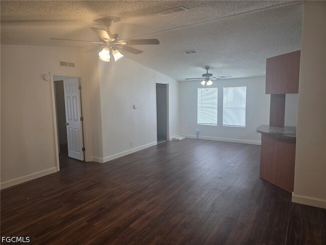 Photo - 425 Tanner Rd