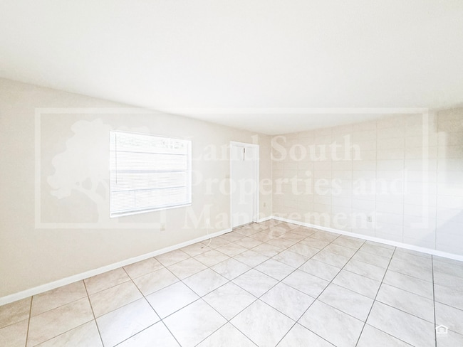 Photo - 815 W Carole St