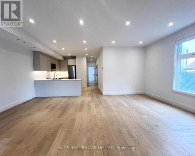 Photo - 909 Castlefield Ave Unit 2