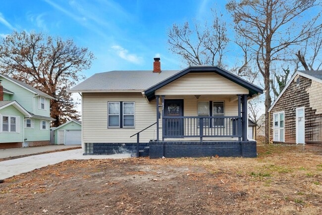 Building Photo - 637 S Holyoke St