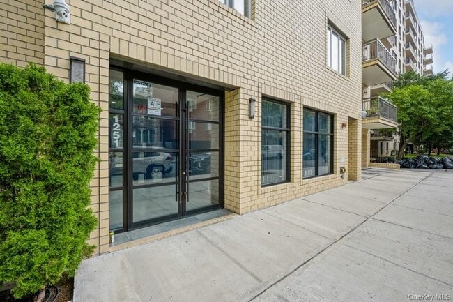 Photo - 1251 E 19th St Unit 4B