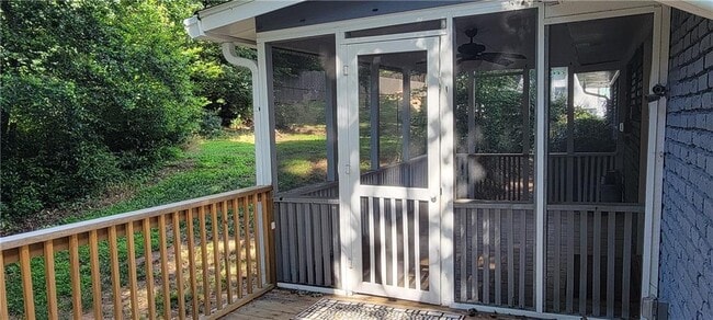 Photo - 2497 Wentworth Dr NE