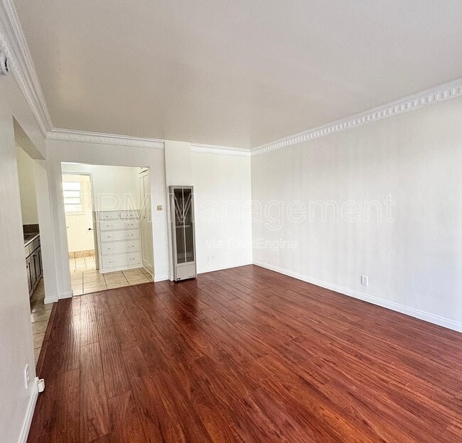 Photo - 1041 S Norton Ave Unidad 1041