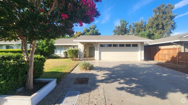 Building Photo - 3324 Lillard Dr Rental