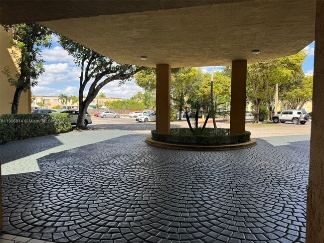 Photo - 11800 SW 18th St Unit 422-4