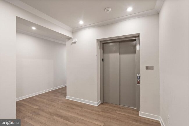 Building Photo - 46294 Mount Milstead Ter Unit 200