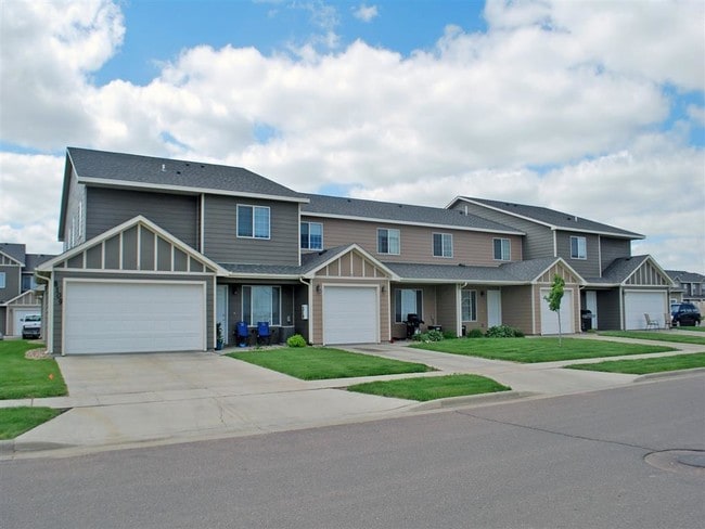 Building Photo - West Briar Commons Rental