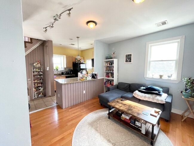 Building Photo - 44 Ward St