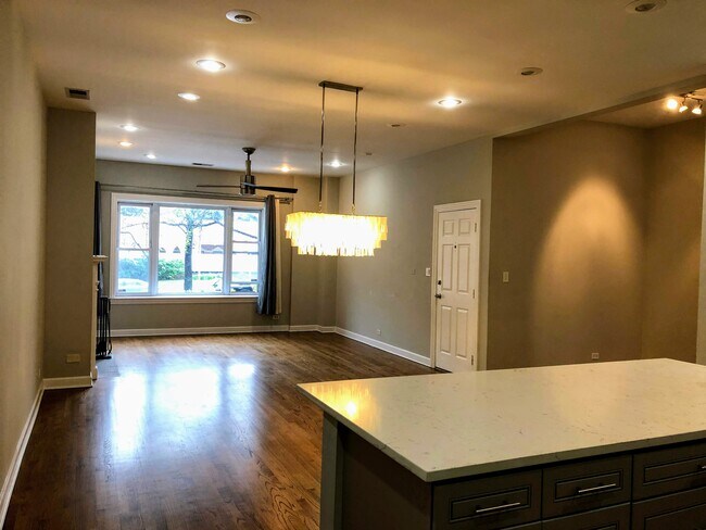 Living/Dining - 859 N La Salle Dr Unit 1