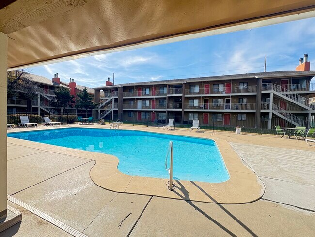 Pool - Cedar Lakes Apartments