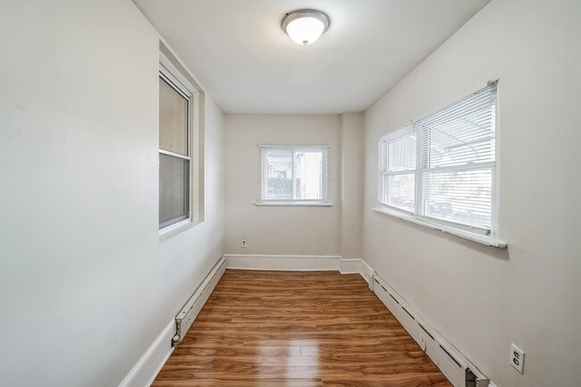 Photo - 5740 Hunter St