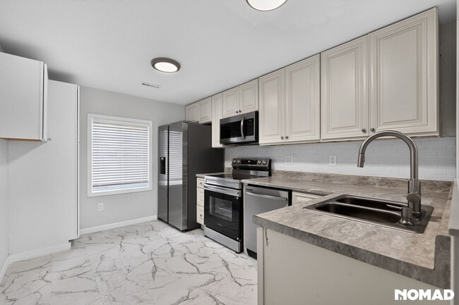 Photo - 1413 12th St NE