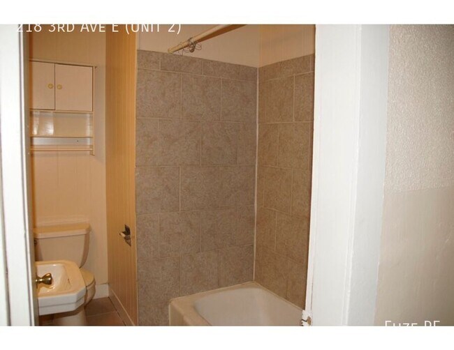 Photo - 218 3rd Ave E